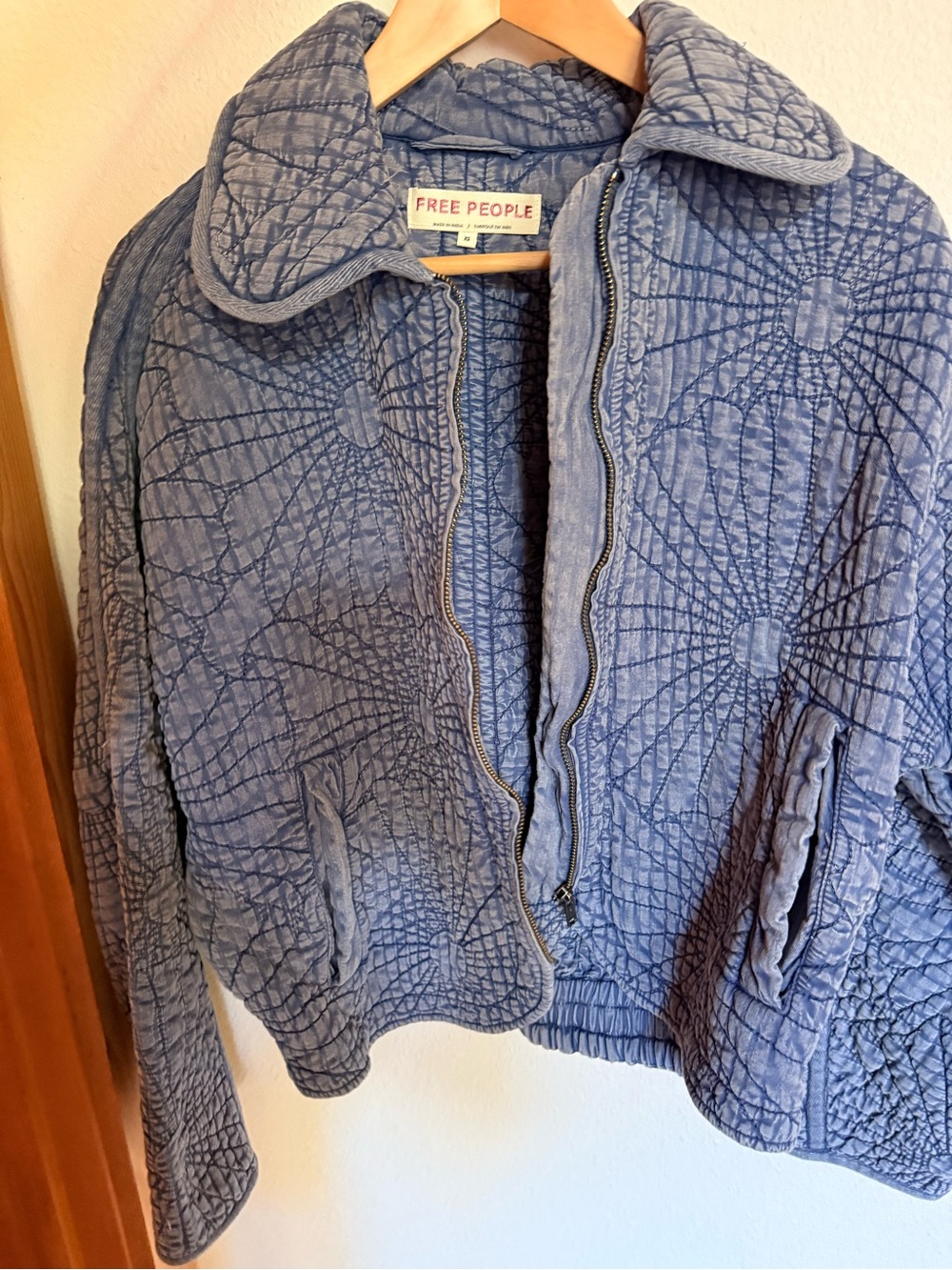 Free People Quilted Navy Blue Puffer Jacket - Picture 4 of 4
